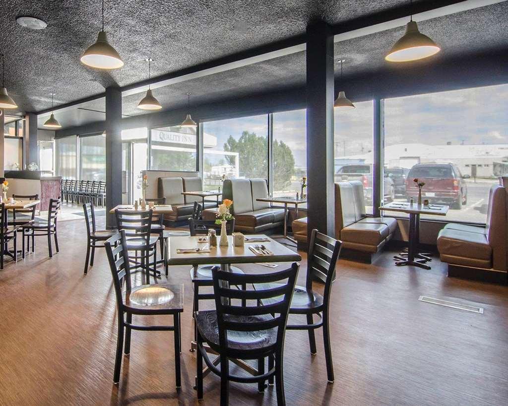 怀特考特温德姆华美达酒店 餐厅 照片